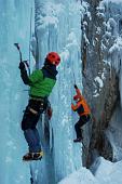 6 - duo in arrampicata sulle linee di salita delle colate